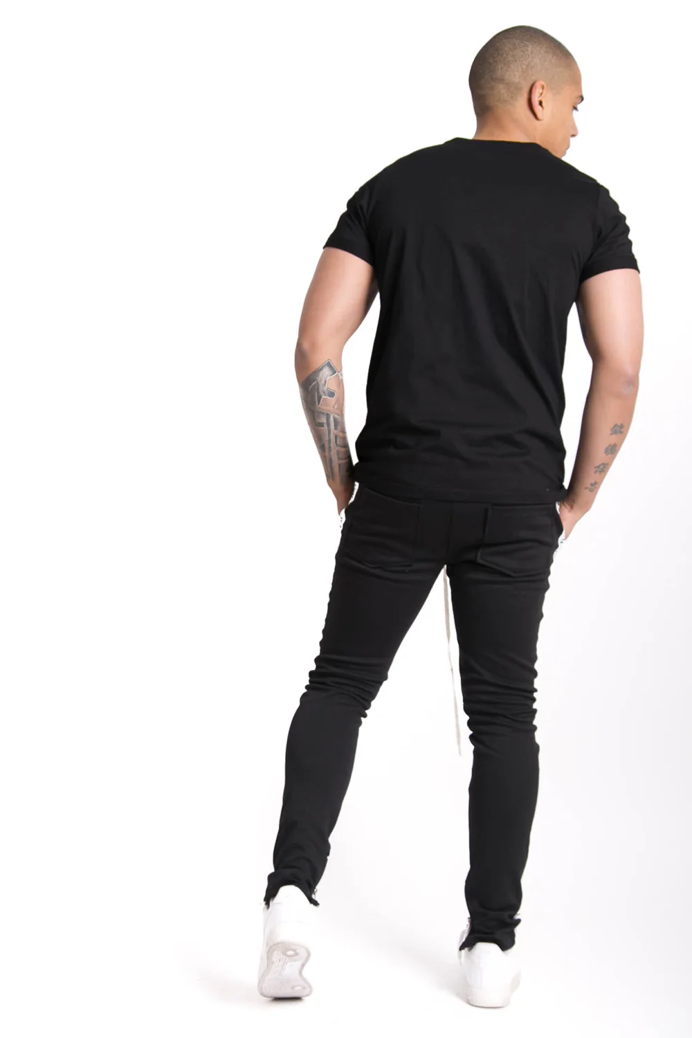 T-shirt bandes texte noir blanc - Image 6