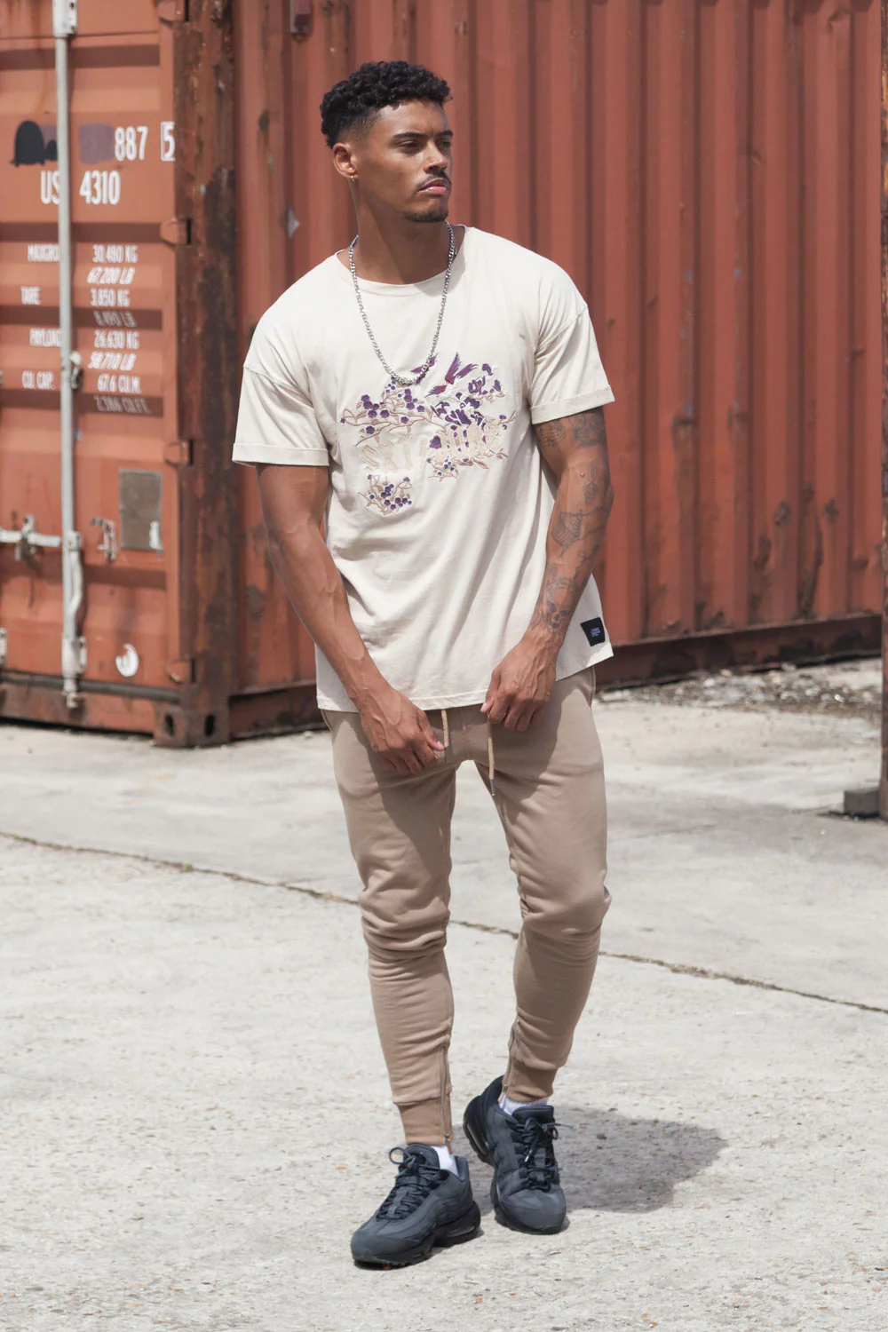 T-shirt brodé fleuri beige - Image 2