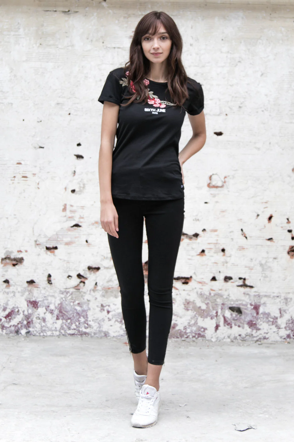 T-shirt brodé fleurs noir - Image 4