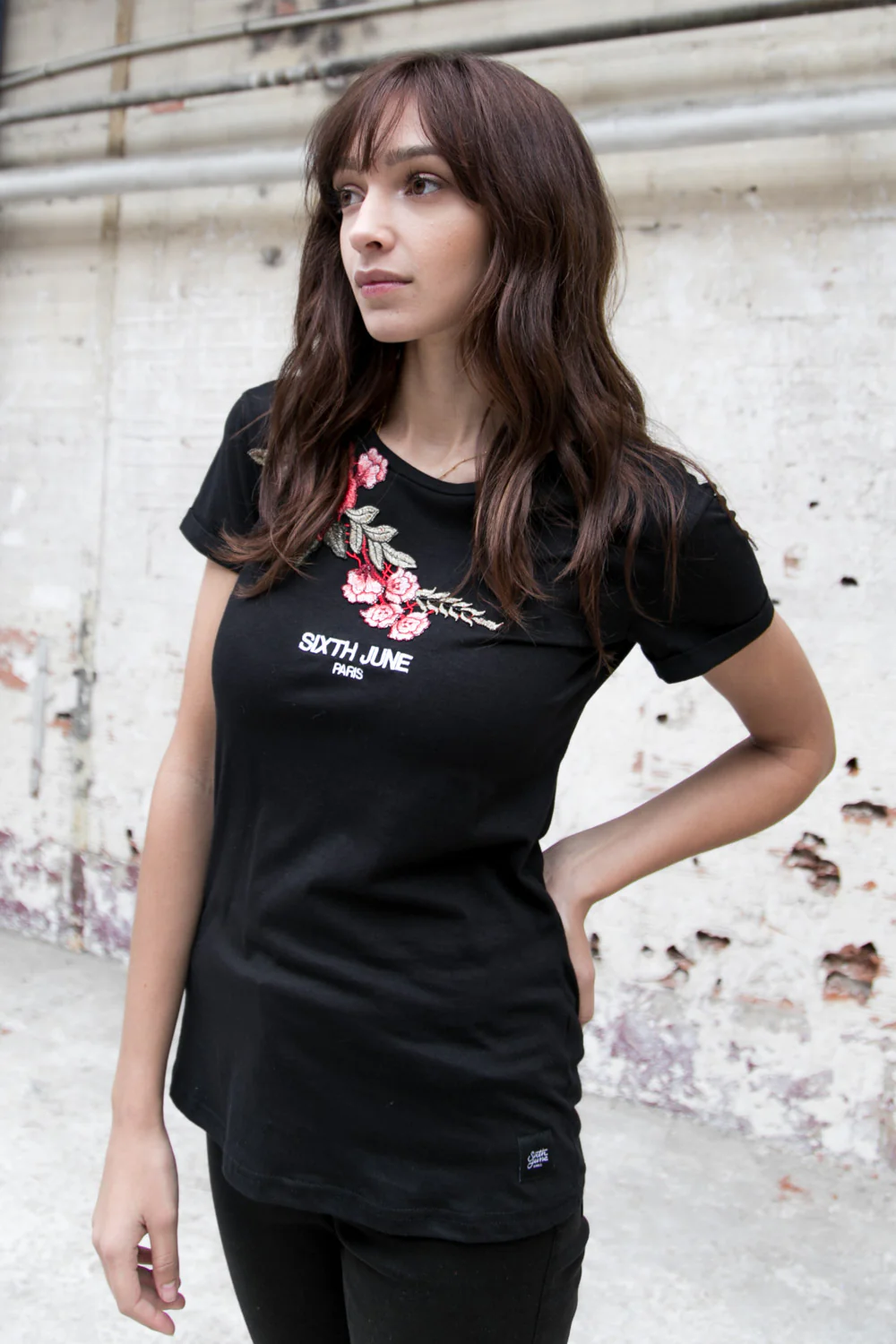 T-shirt brodé fleurs noir - Image 5