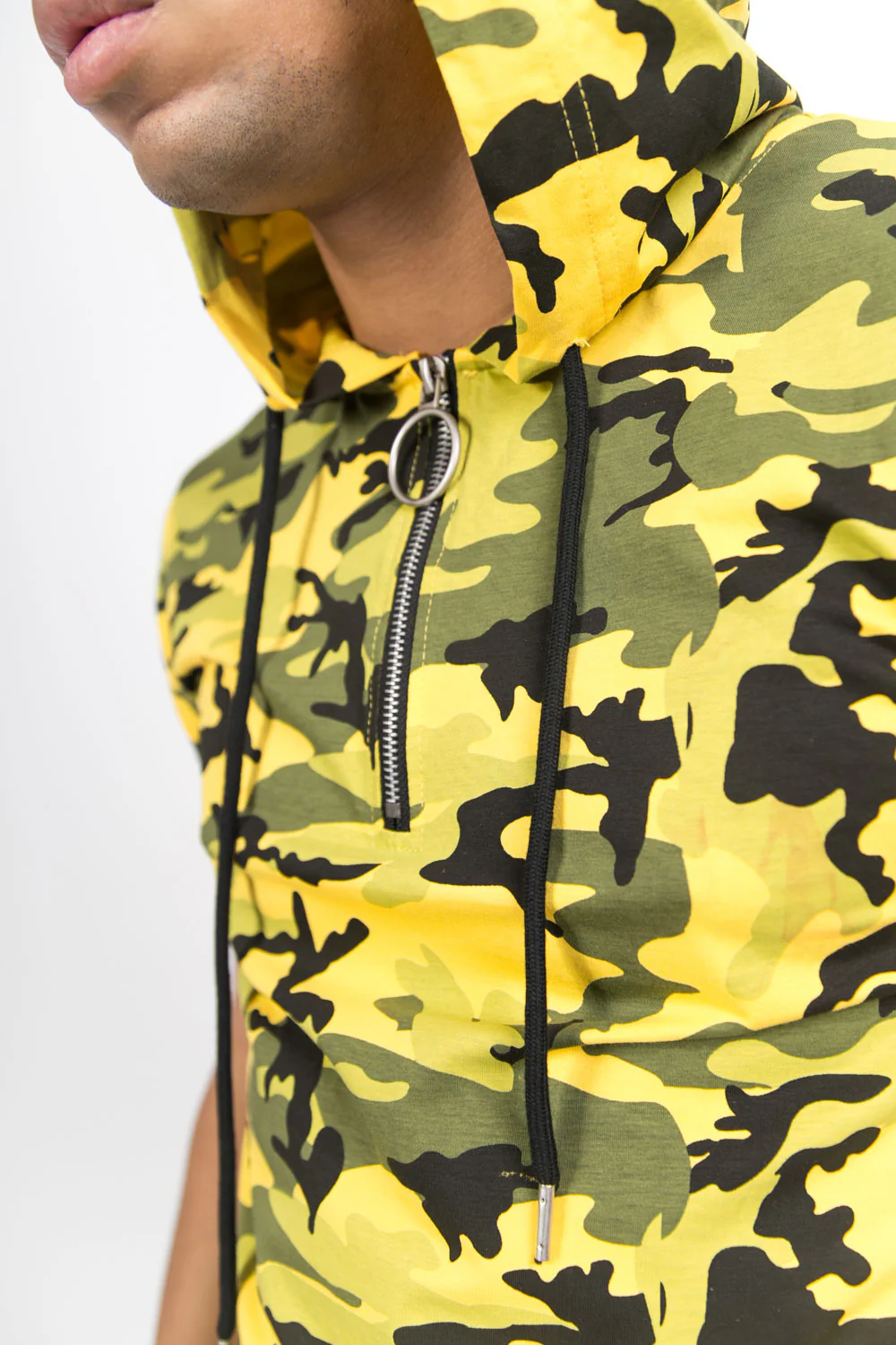 T-shirt camouflage capuche zips jaune - Image 6