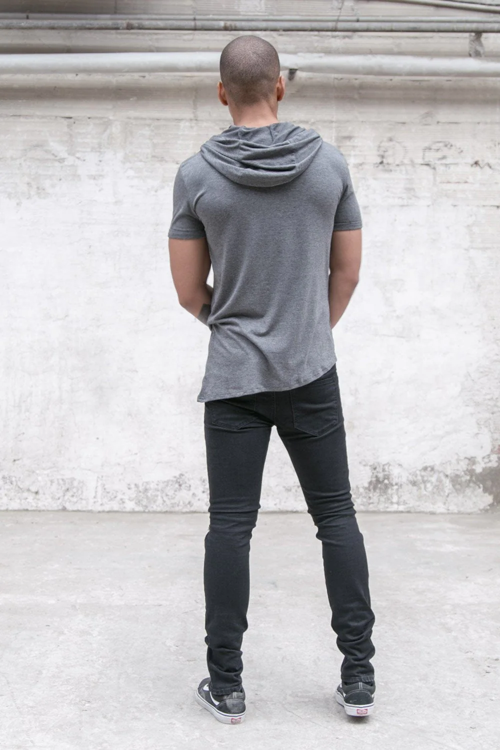 T-shirt capuche asymétrique gris foncé - Image 4