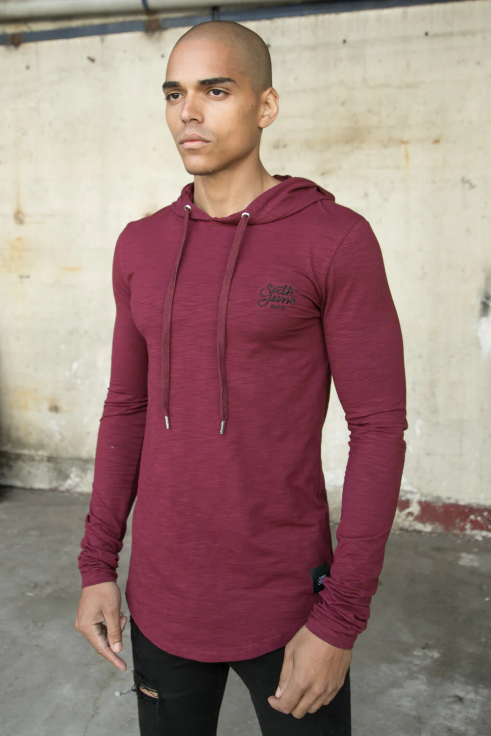 T-shirt capuche moulant logo bordeaux - Image 4