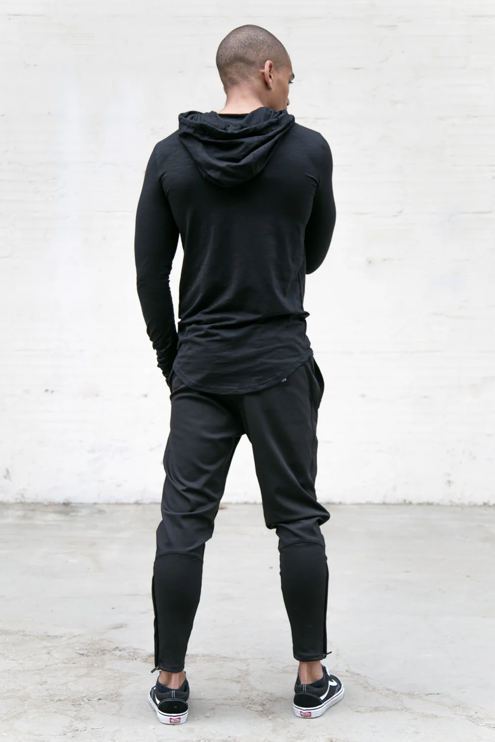 T-shirt capuche moulant logo noir - Image 3