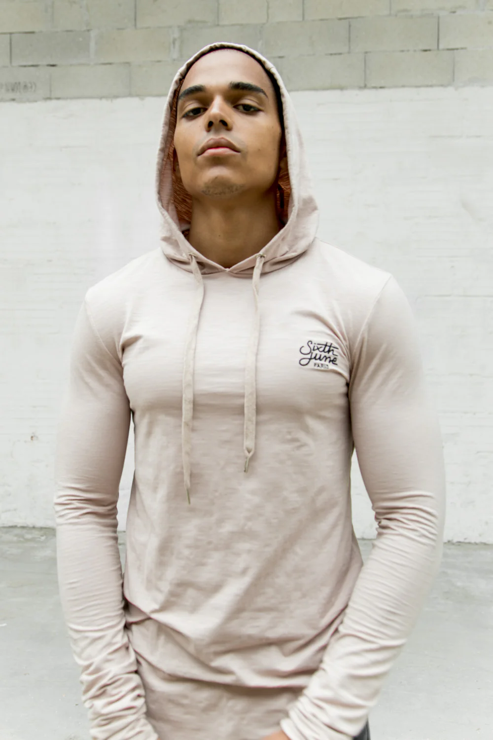 T-shirt capuche moulant logo rose clair - Image 4