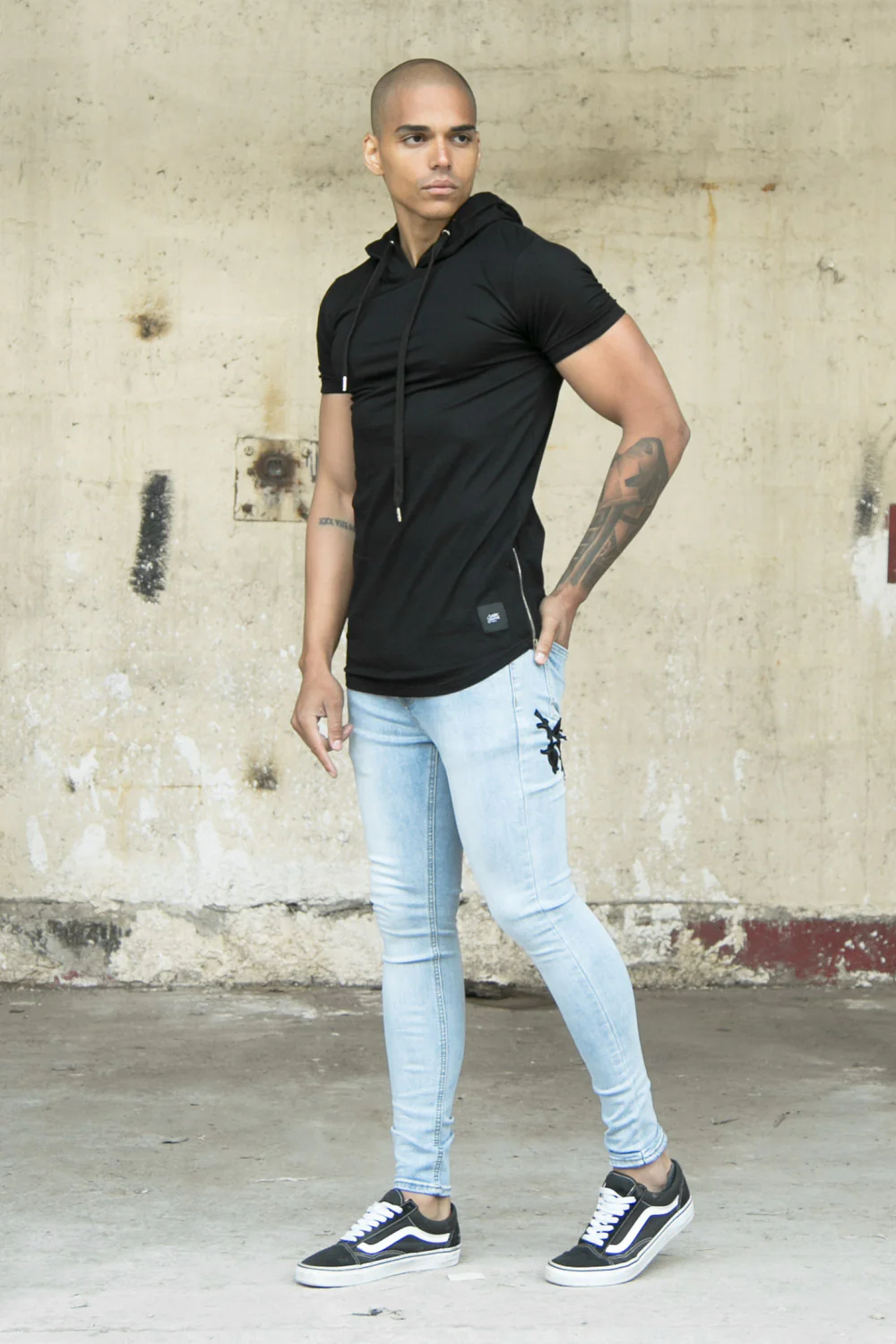 T-shirt capuche moulant zips noir - Image 4