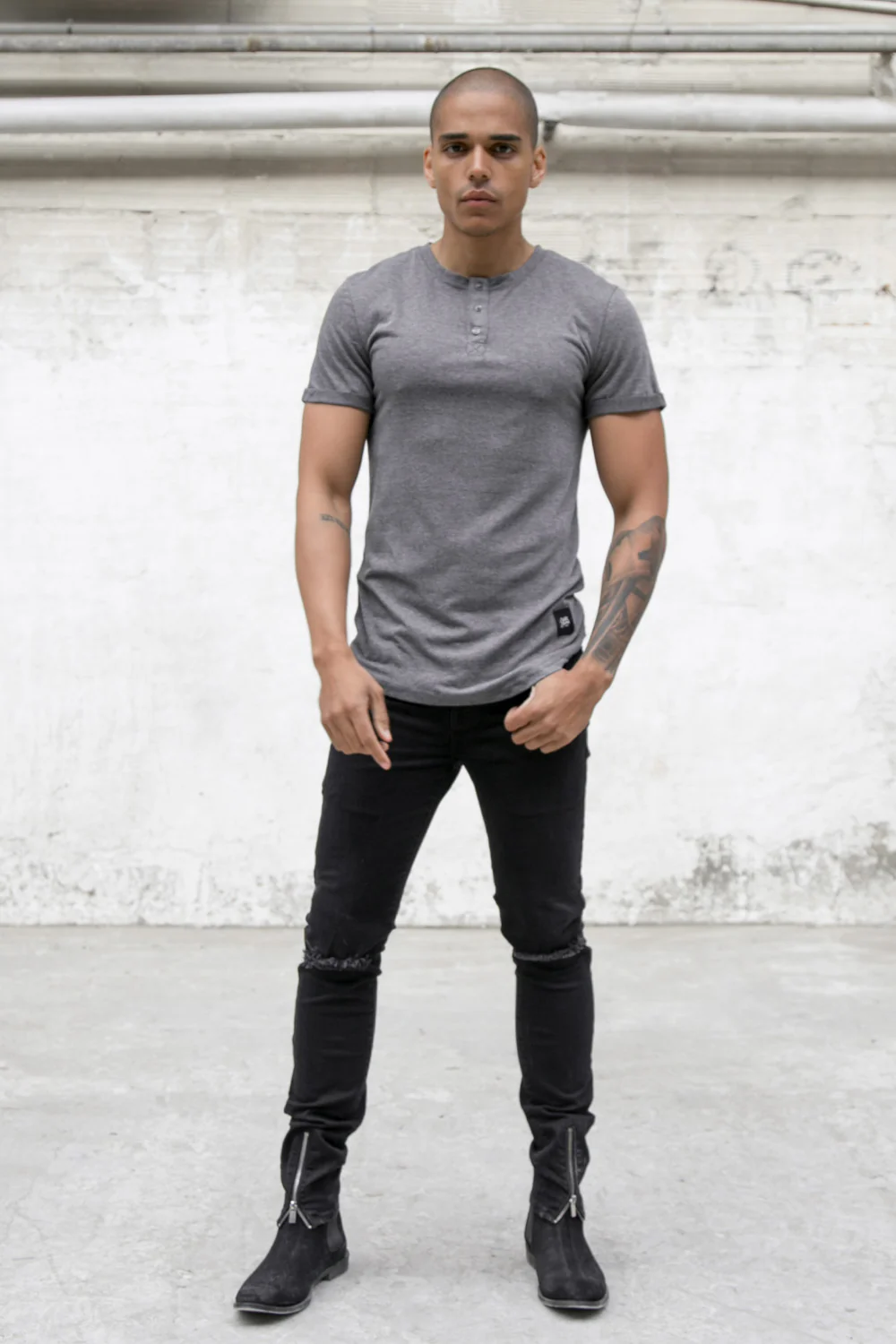 T-shirt col tunisien ajusté gris - Image 2