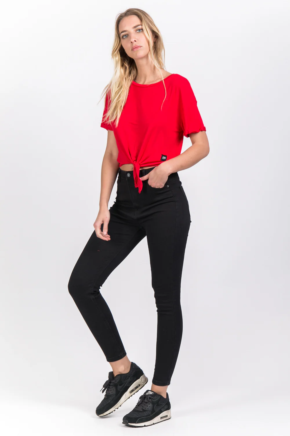 T-shirt crop top noeud rouge - Image 4