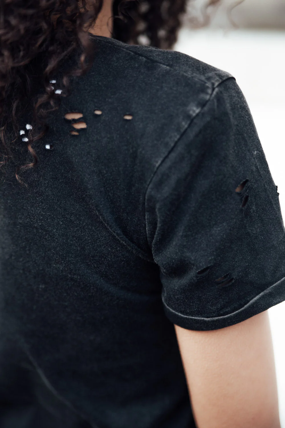 T-shirt destroy Femme noir W2370VTS - Image 4