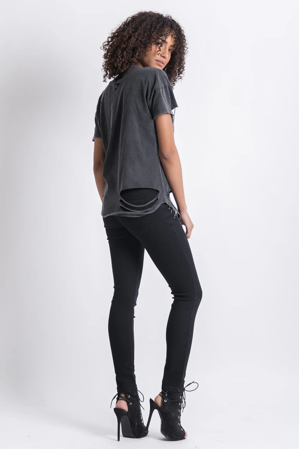 T-shirt effiloché trous noir - Image 4