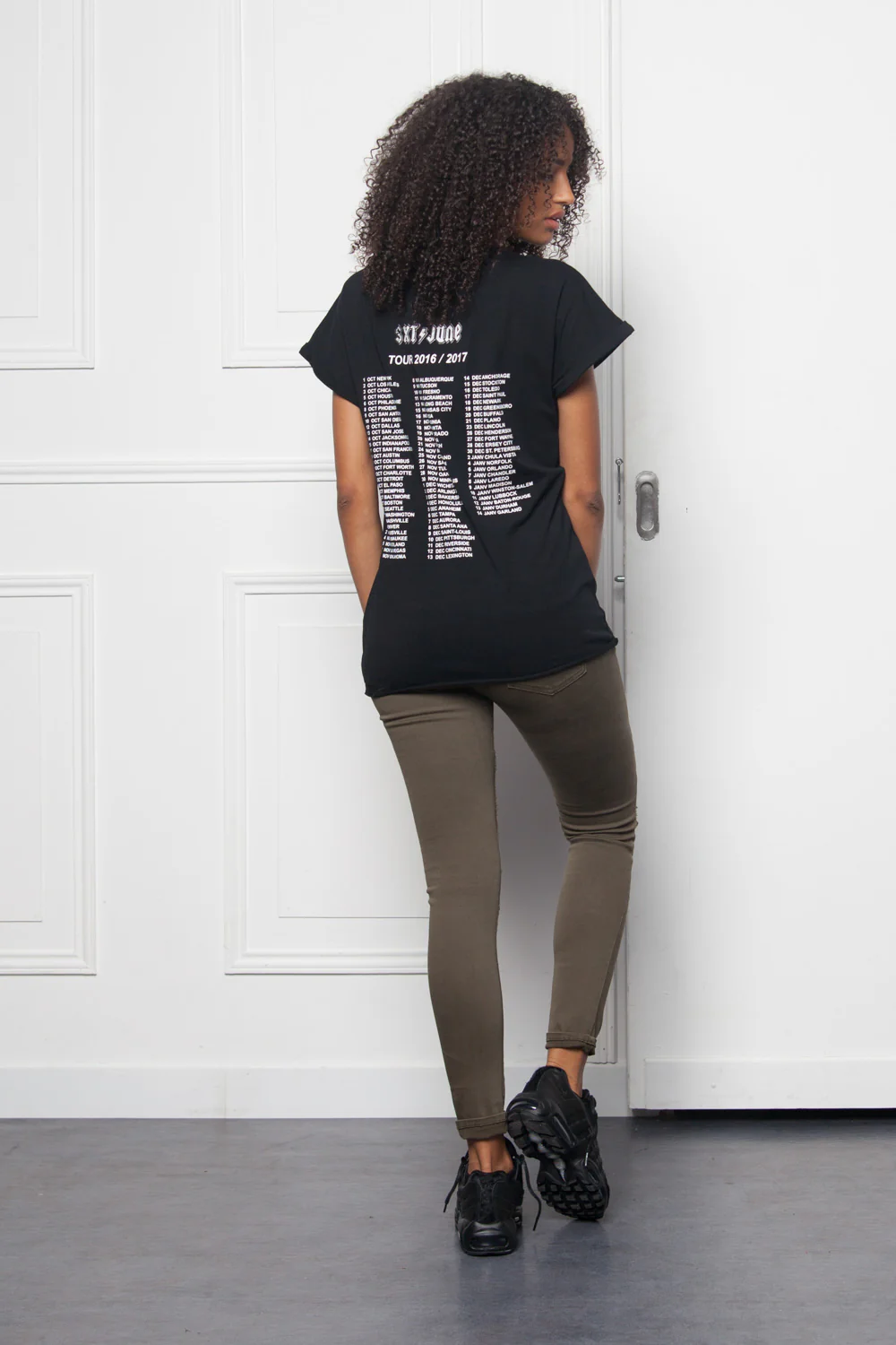 T-shirt grunge Monster tour Women black W2641VTS - Image 3