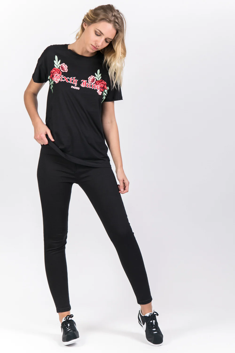 T-shirt imprimé broderies fleurs noir - Image 2