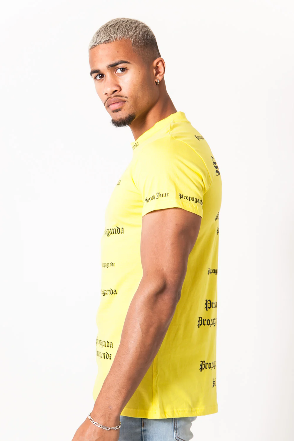 T-shirt imprimé Propaganda gothic jaune - Image 4