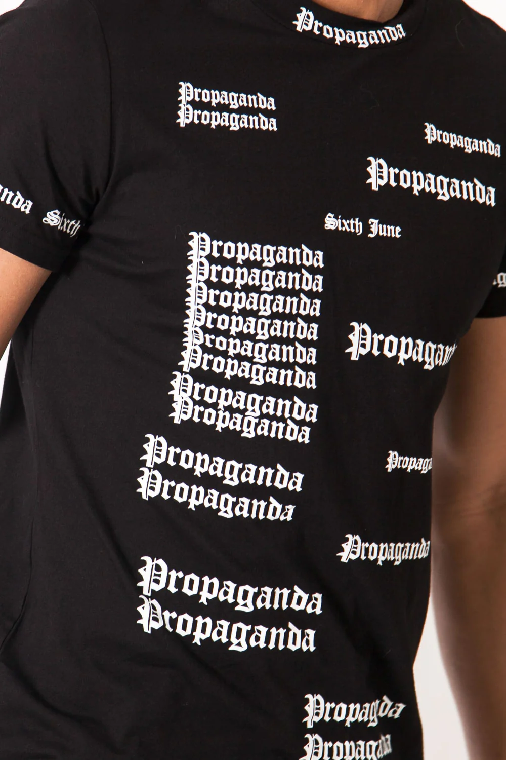 T-shirt imprimé Propaganda gothic noir - Image 3