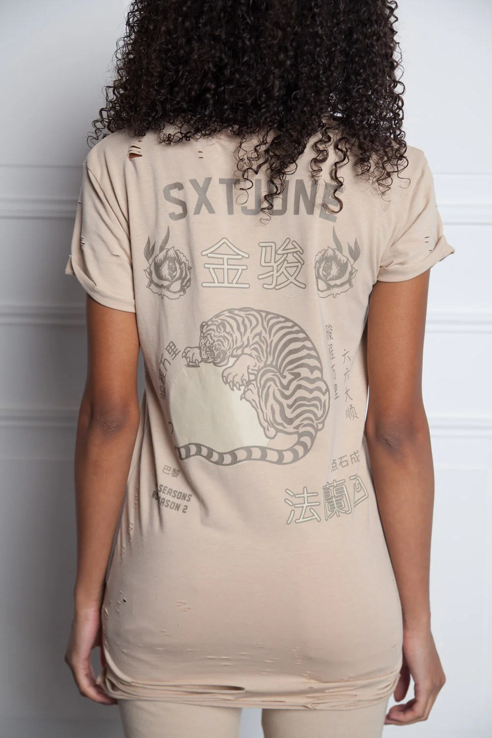 T-shirt imprimés chinois Femme destroy beige W2359VTS - Image 7