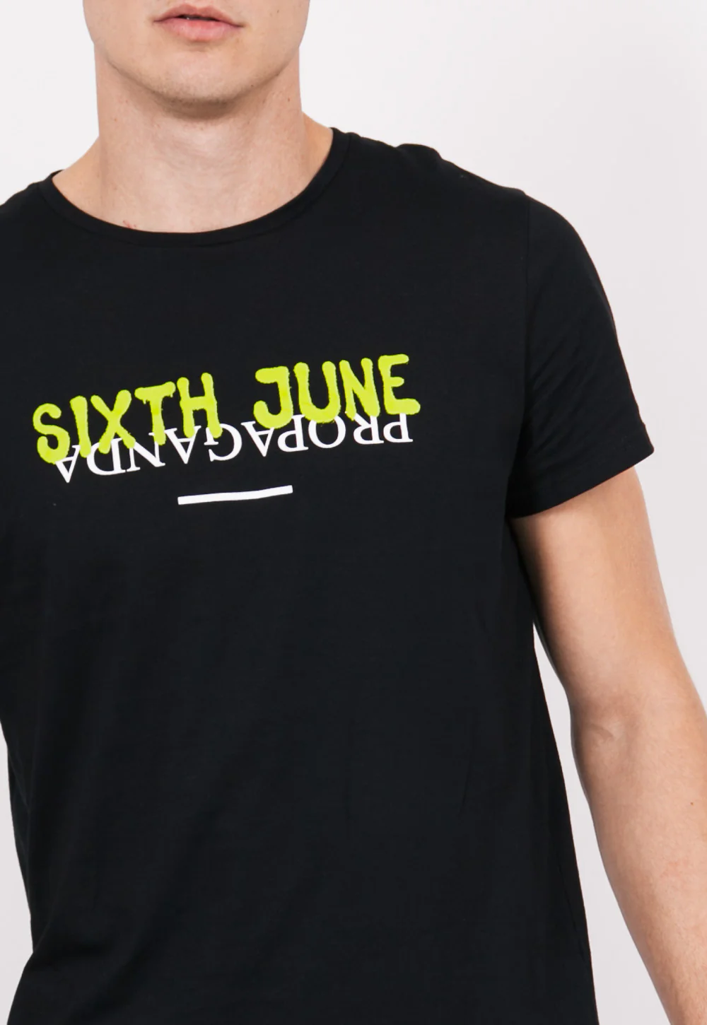 T-shirt long Propaganda fluo noir - Image 3