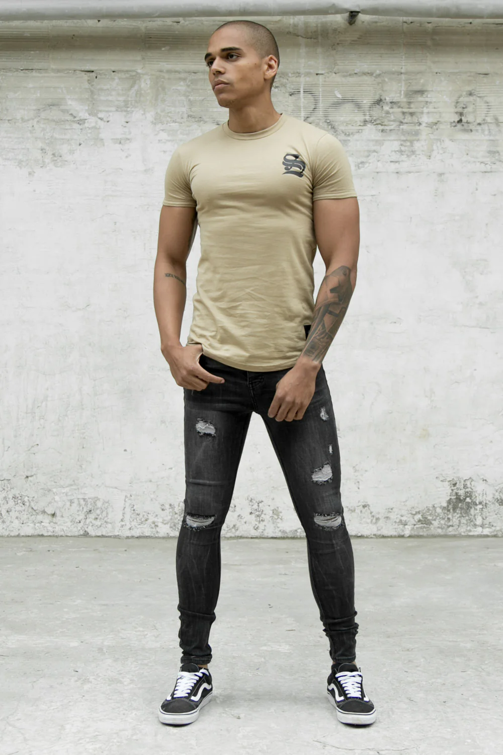 T-shirt moulant logo gothique beige - Image 3