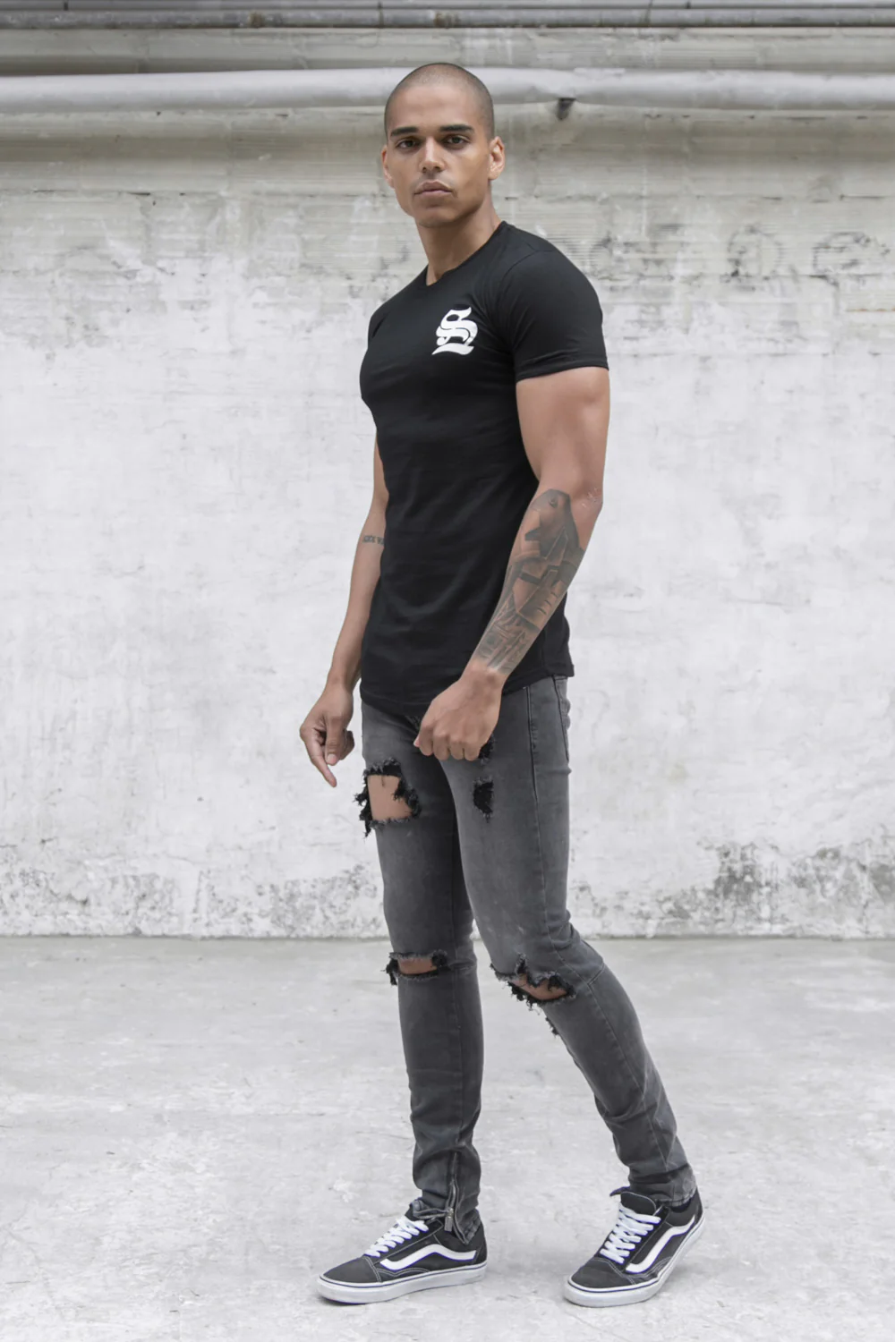 T-shirt moulant logo gothique noir - Image 4