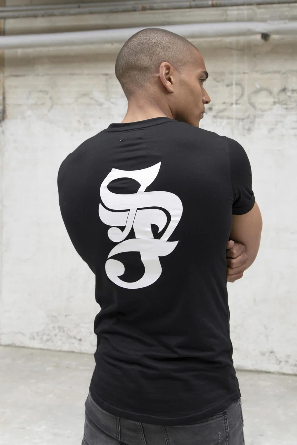 T-shirt moulant logo gothique noir - Image 5