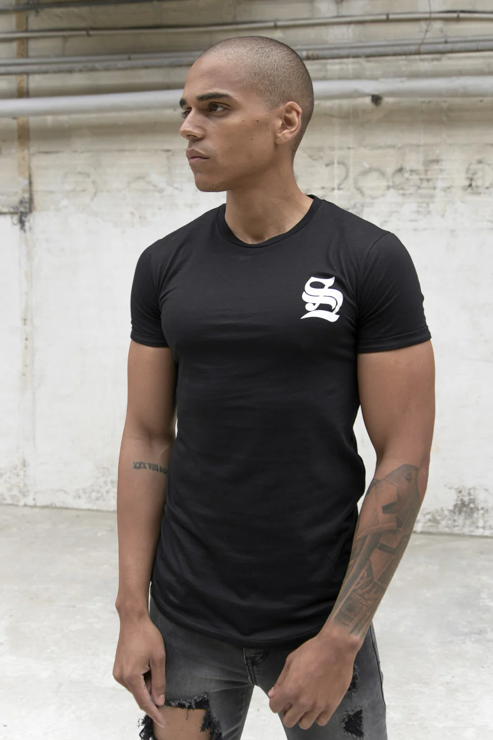 T-shirt moulant logo gothique noir - Image 6