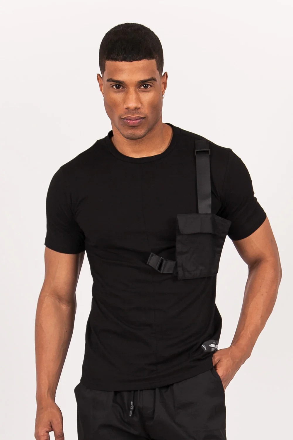 T-shirt poche sangle noir - Image 2