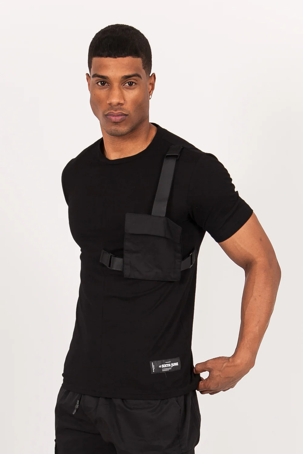 T-shirt poche sangle noir - Image 4