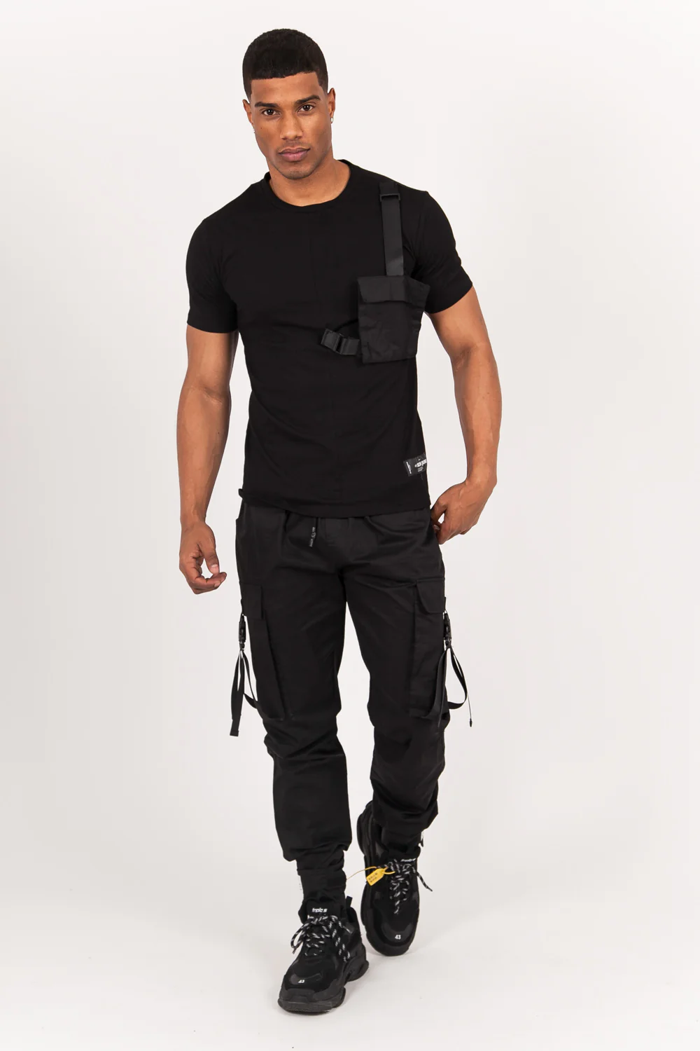 T-shirt poche sangle noir - Image 6