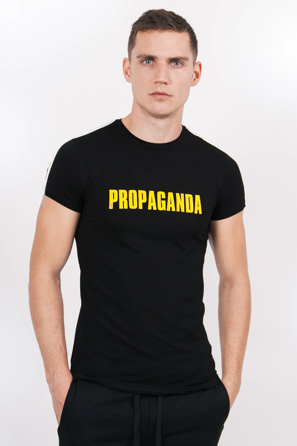 T-shirt Propaganda bandes noir - Image 2