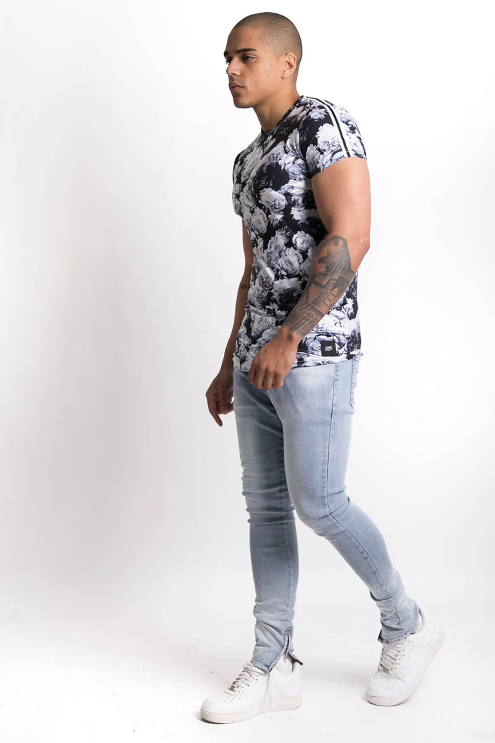 T-shirt roses satin blanc noir - Image 4