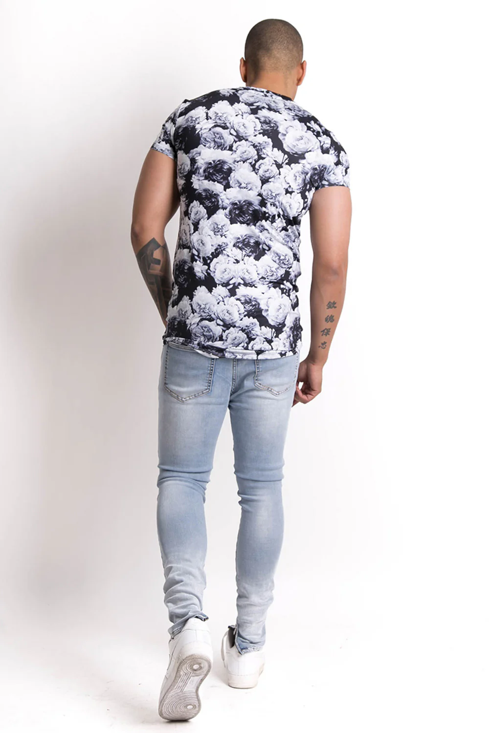 T-shirt roses satin blanc noir - Image 5