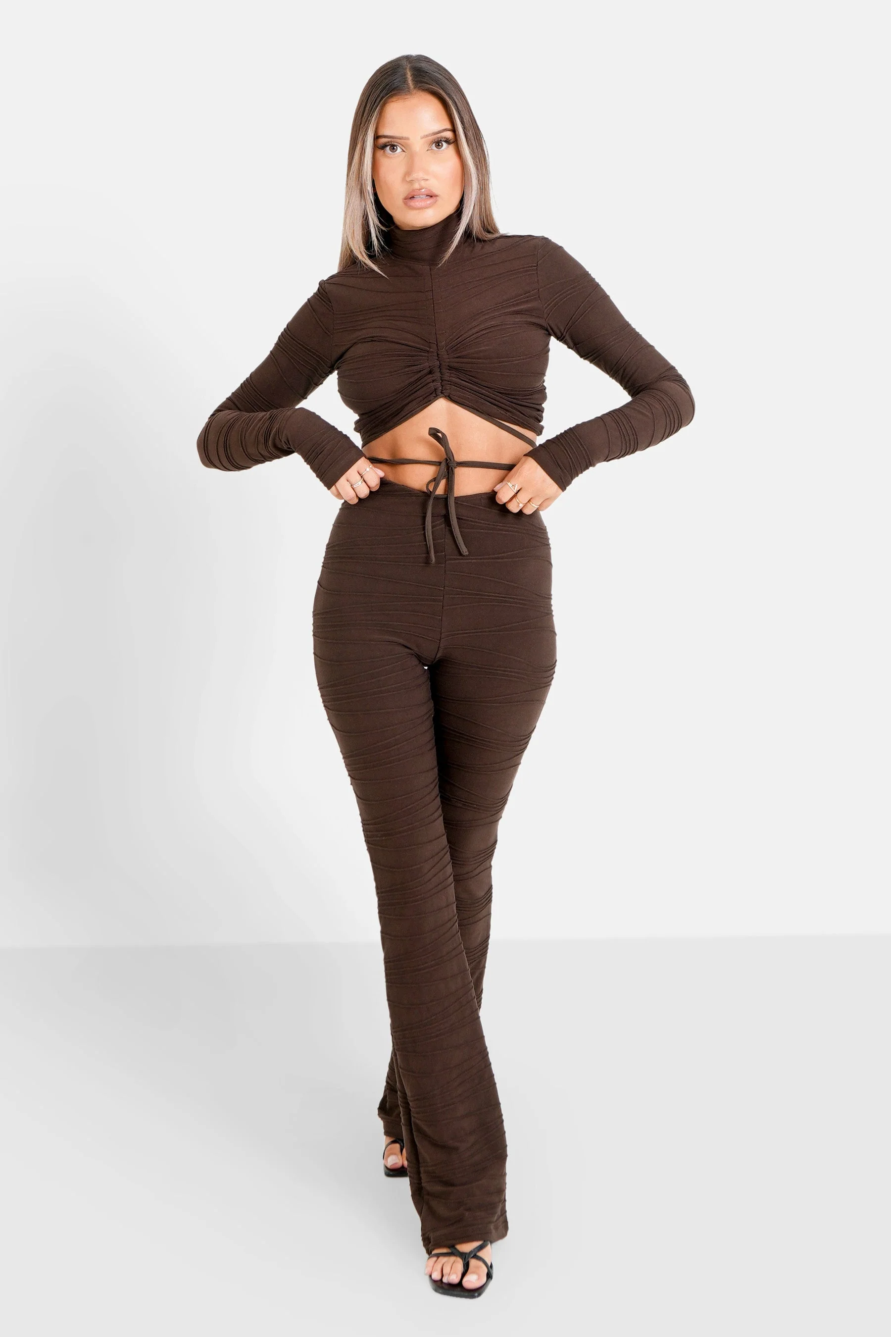 T-shirt court texture plissé Marron foncé - Image 2