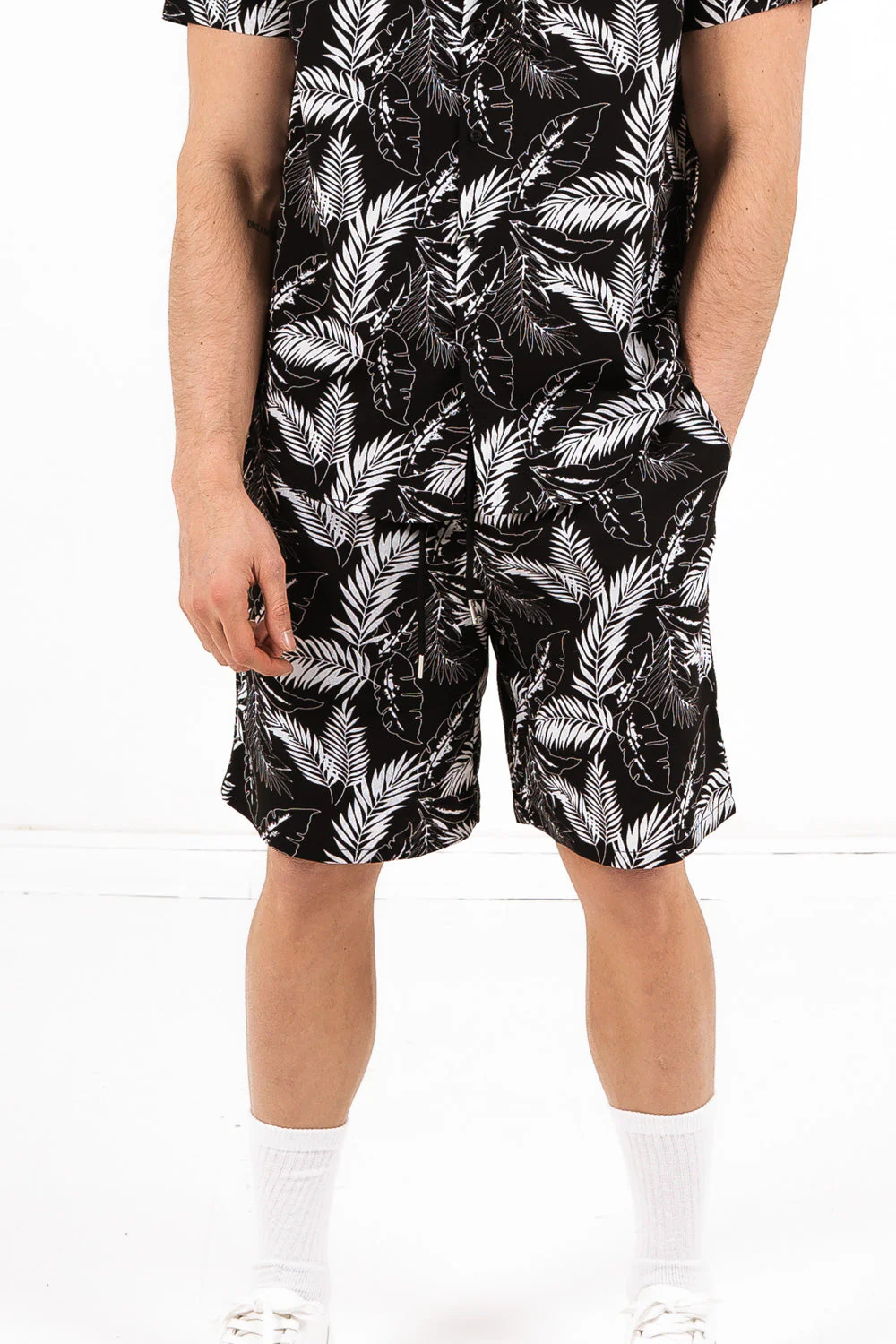 Short tropical décontracté noir - Image 2
