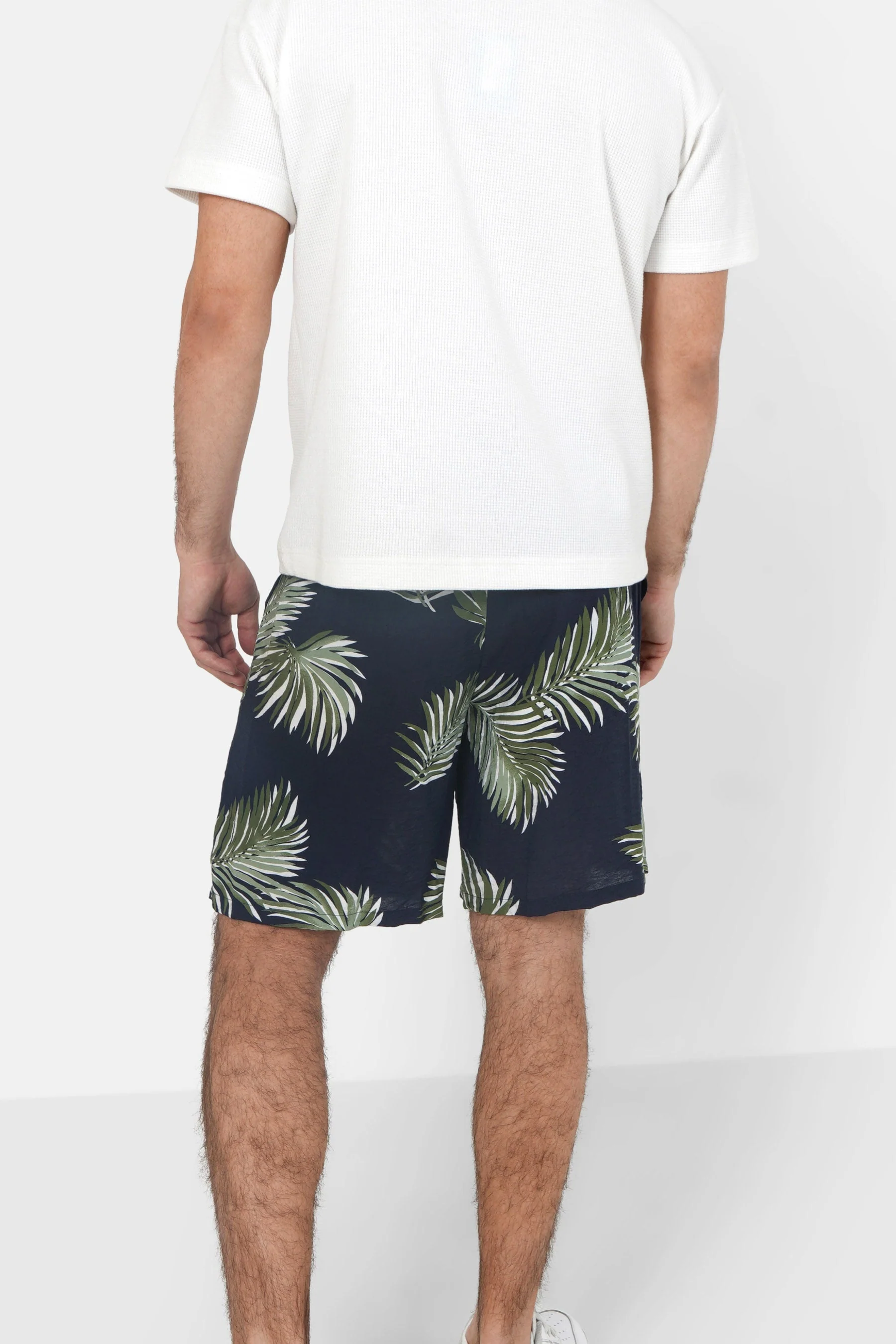 Short fluide motif tropical Bleu foncé - Image 5
