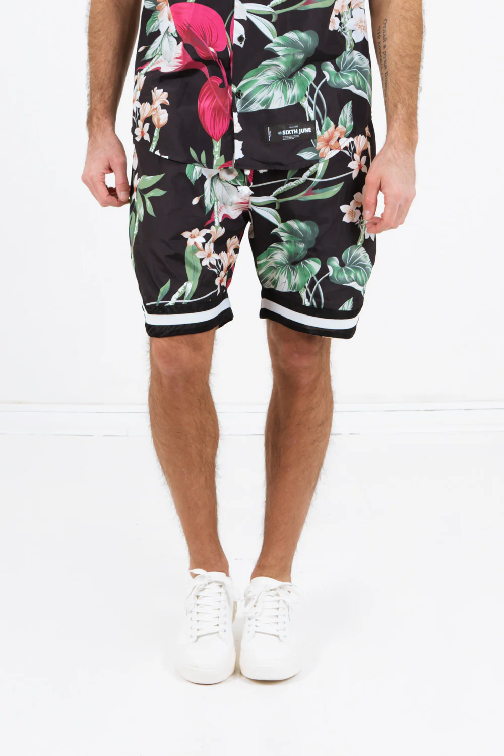 Short à fleurs fluide noir - Image 2
