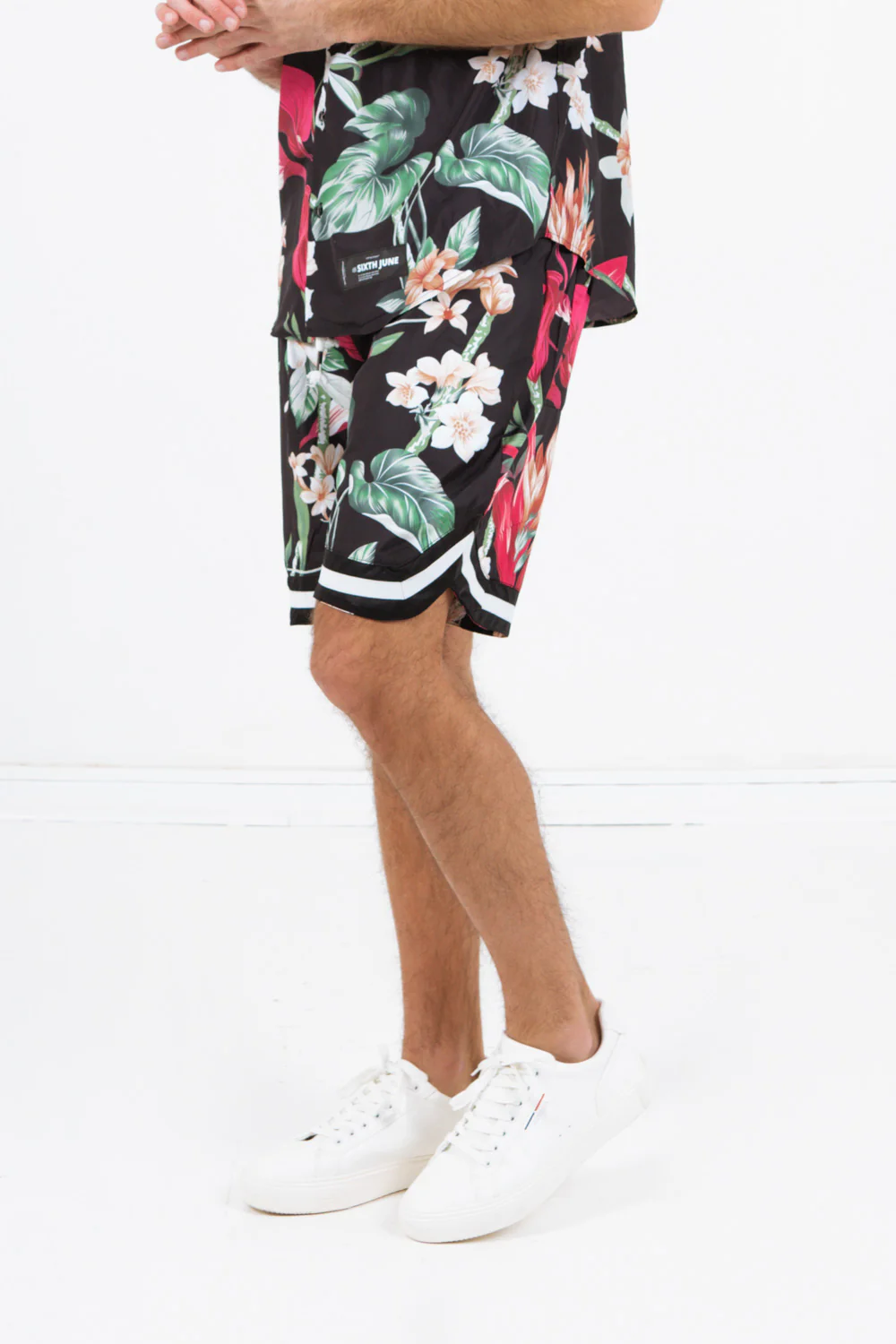 Short à fleurs fluide noir - Image 4