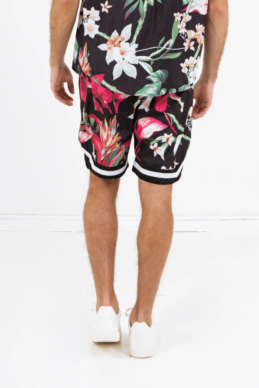 Short à fleurs fluide noir - Image 5