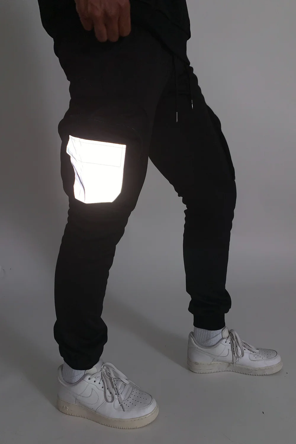 Pantalon jogging cargo réfléchissant noir - Image 3