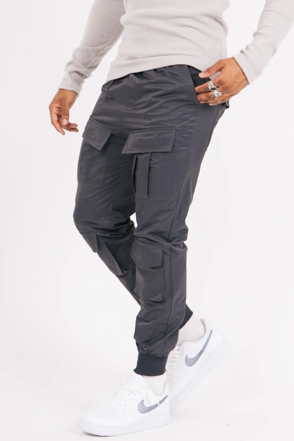 Pantalon cargo utilitaire gris foncé - Image 3