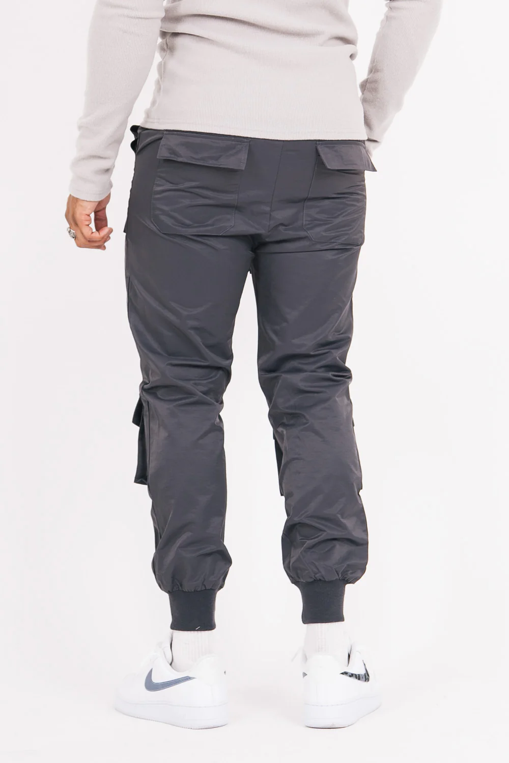 Pantalon cargo utilitaire gris foncé - Image 4