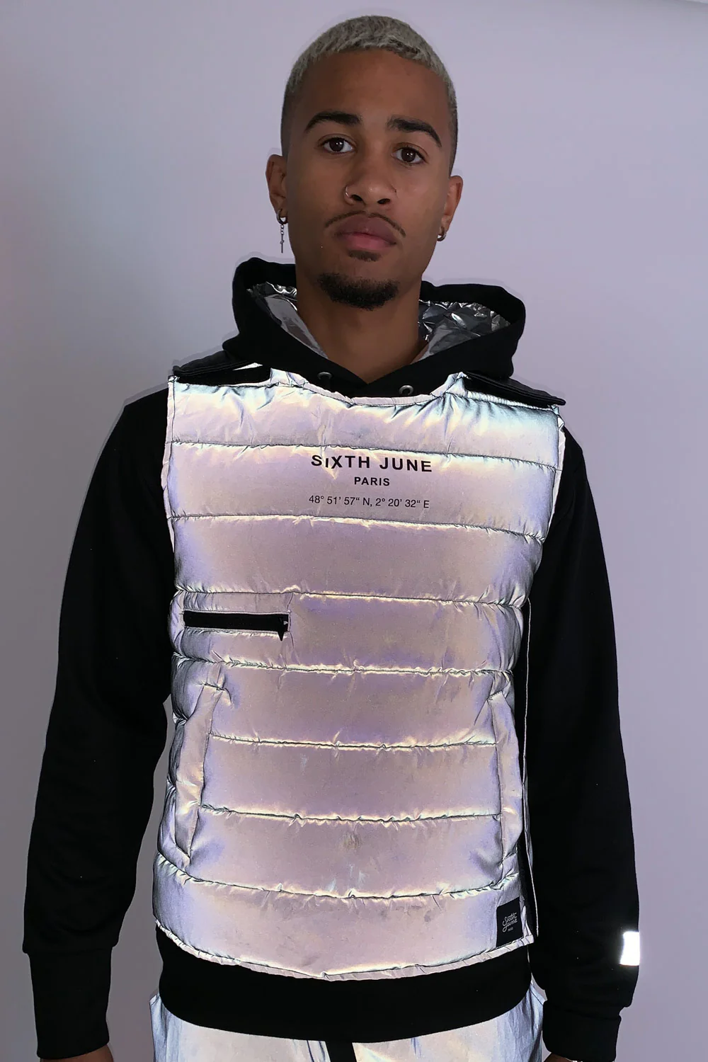 Veste réfléchissante matelassée sans manches logo noir - Image 2
