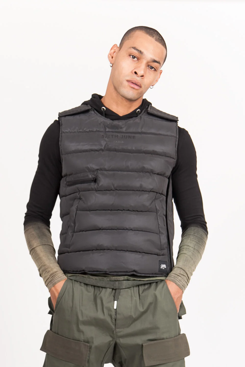 Veste réfléchissante matelassée sans manches logo noir - Image 3