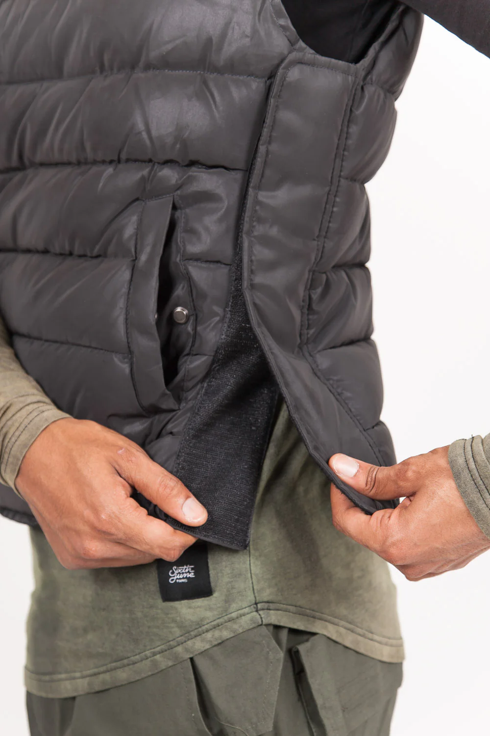 Veste réfléchissante matelassée sans manches logo noir - Image 4