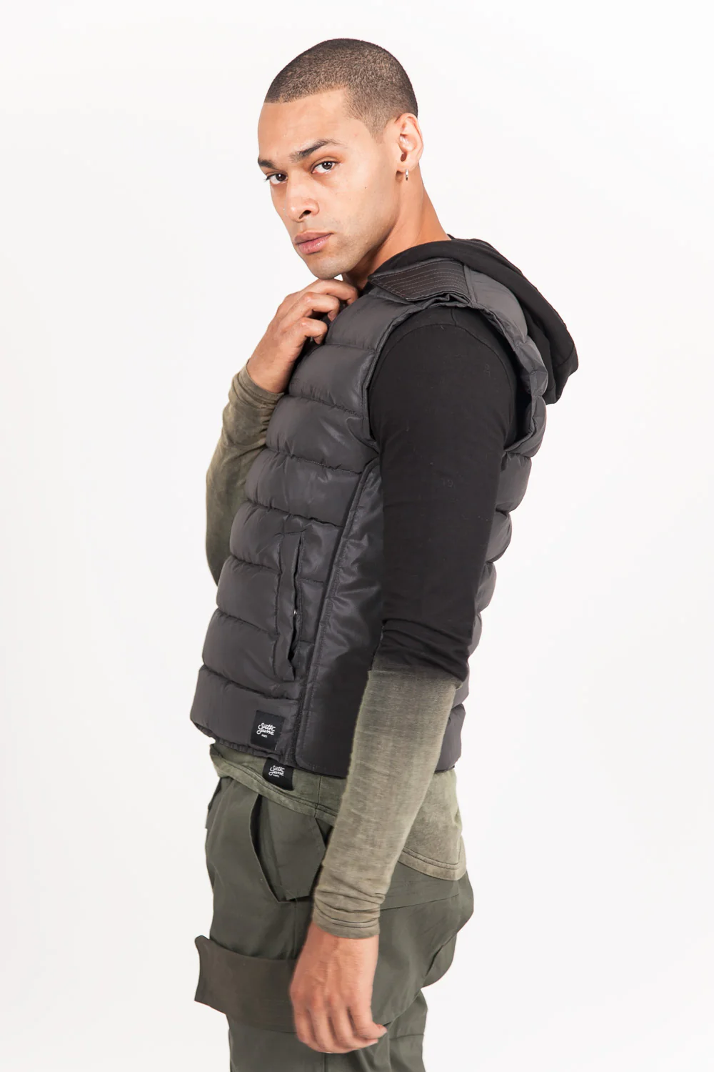 Veste réfléchissante matelassée sans manches logo noir - Image 6