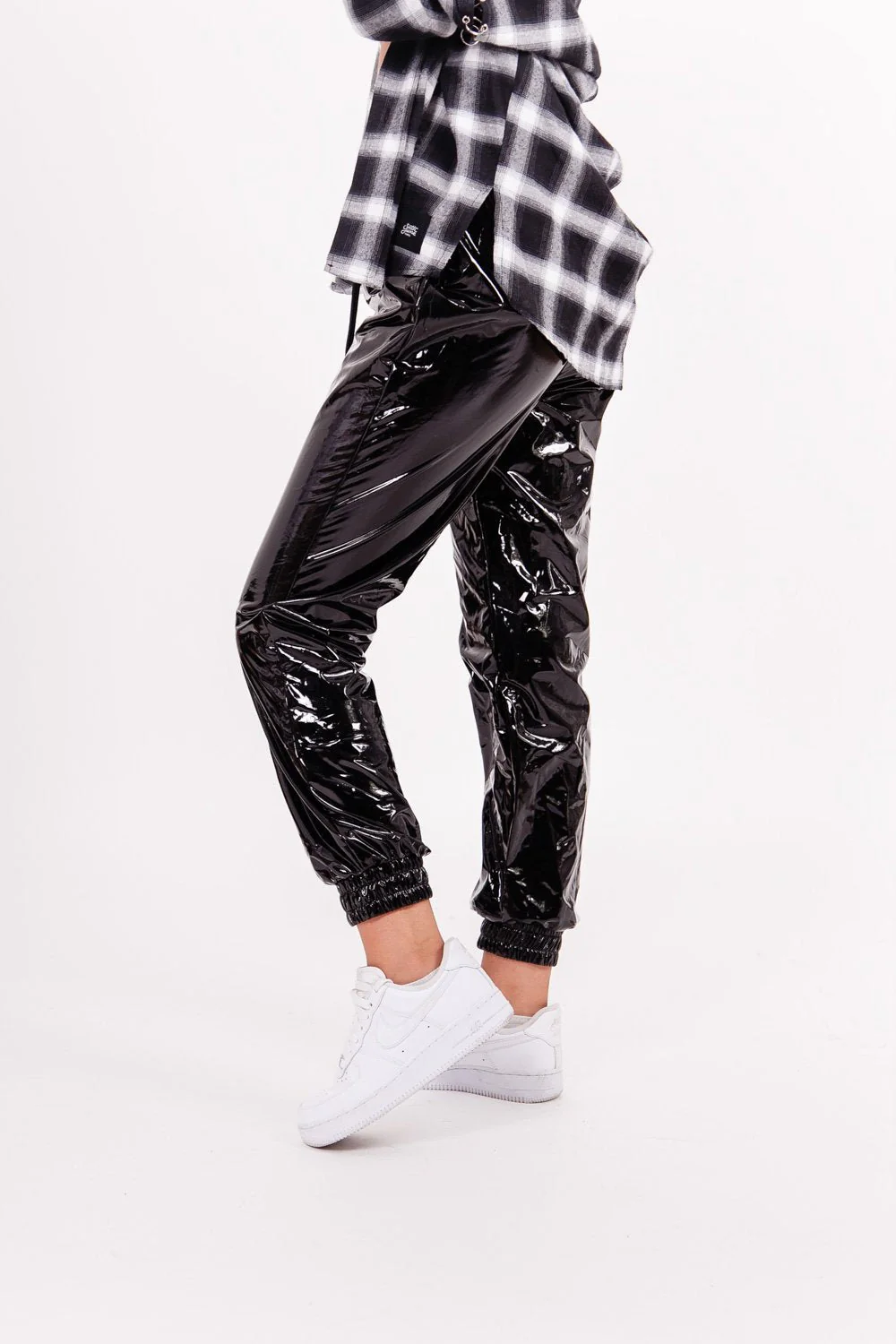 Pantalon jogging vinyle noir - Image 5