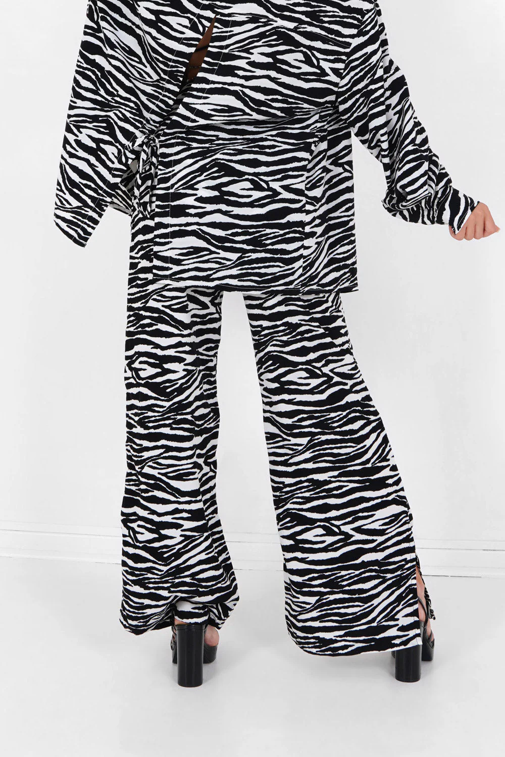 Pantalon large fluide zébré Noir - Image 5
