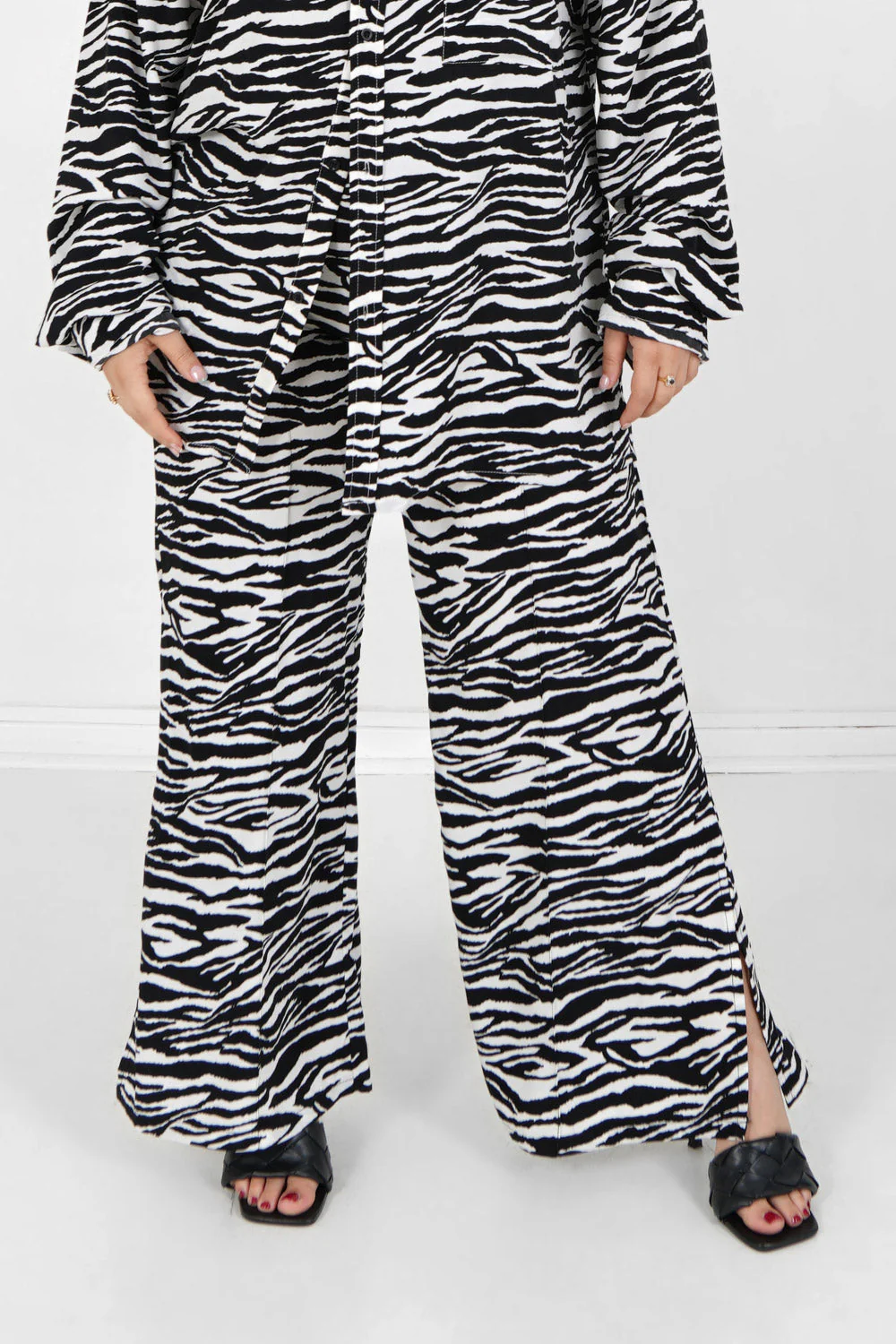 Pantalon large fluide zébré Noir - Image 8
